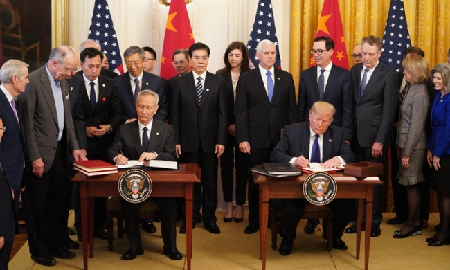 Language Diversity and Globalization of Economies in the 21st Century: The Chinese and  American Perspectives